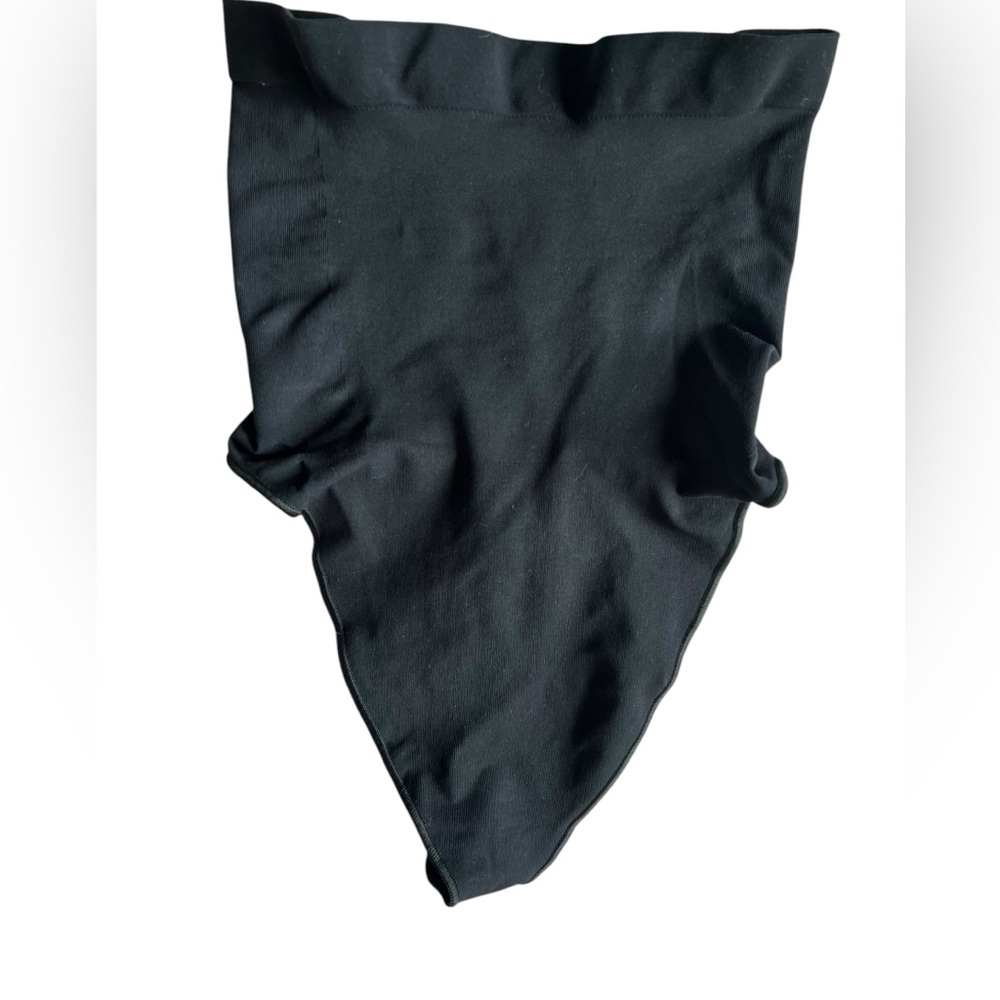 SKIMS Seamless Sculpt Thong Brief Shapewear - Black - Size Medium - NWOT!